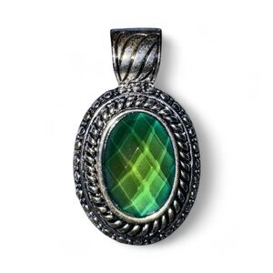 Elegant Green Pendant